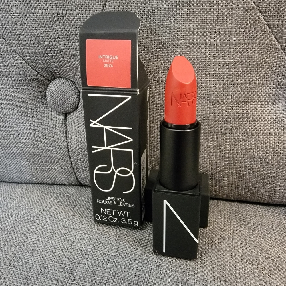 *NEW - NARS LIPSTICK -RED - SHADE INTRIQUE